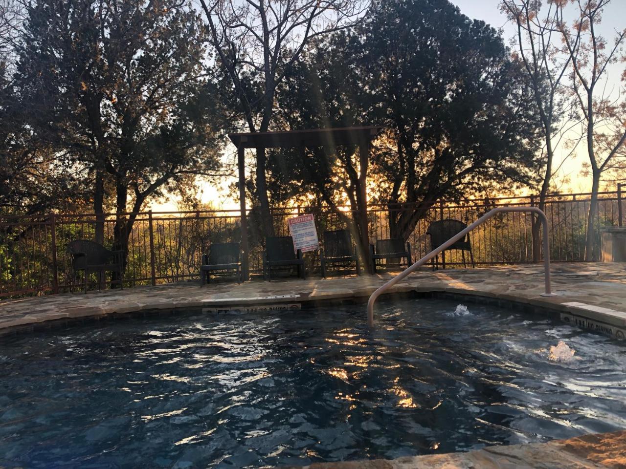 ניו בראונפלס Gruene River Hotel & Retreat מראה חיצוני תמונה