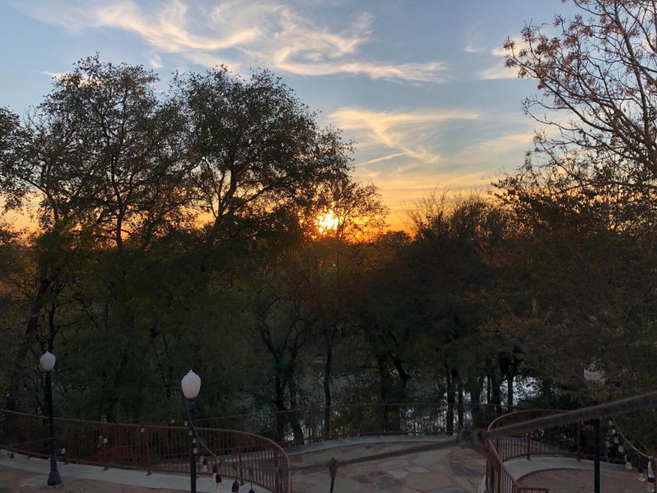 ניו בראונפלס Gruene River Hotel & Retreat מראה חיצוני תמונה